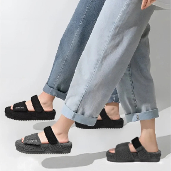 Slippers - Picture 4 of 4